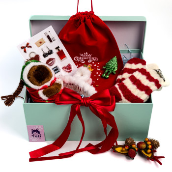 Подарунковий набір для дівчат святковий (8 предметів)