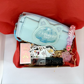 Подарунковий набір для дівчат (пенал, брелок Лапка, бальзам для губ, наліпки 50шт, підводка для очей 2 в 1)