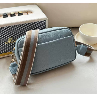 Жіноча сумка крос-боді з широким ременем Блакитна