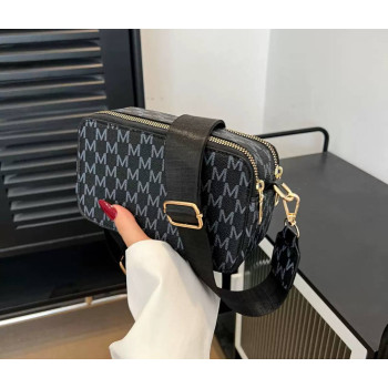 Жіноча сумка крос-боді з візерунком Чорна