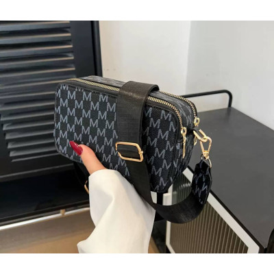 Жіноча сумка крос-боді з візерунком Чорна