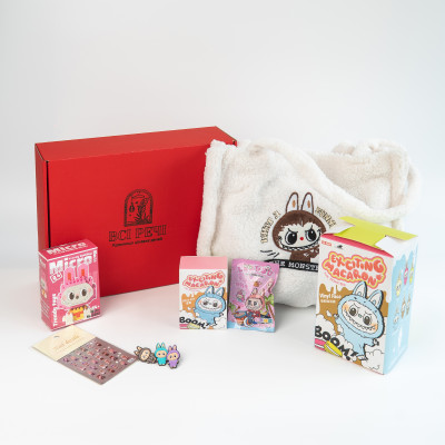 Подарунковий набір Лабубу (шопер, іграшка, брелок, міні фігурка, 3D наліпки, конструктор, значки)