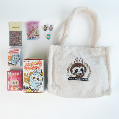 Подарунковий набір Лабубу (шопер, іграшка, брелок, міні фігурка, 3D наліпки, конструктор, значки)