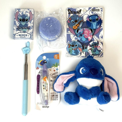 Подарунковий набір Стіч (брелок-іграшка + значки + набір карток + сквіш + указка палець + скотч-лайнер)