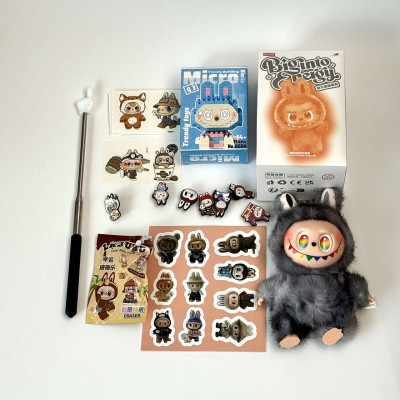 Подарунковий набір Лабубу Labubu (іграшка, фігурка, конструктор, указка, наліпки, значок, джибітси, тату)