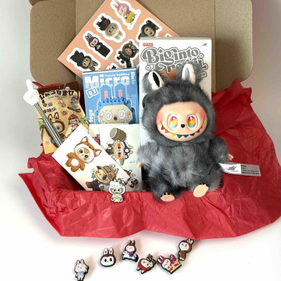 Подарунковий набір Лабубу Labubu (іграшка, фігурка, конструктор, указка, наліпки, значок, джибітси, тату)