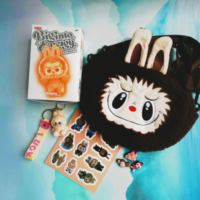 Подарунковий набір Лабубу Labubu (іграшка, брелок, наліпки, джибітси, сумочка)