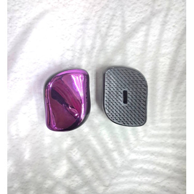 Гребінець у блискучому фіолетовому кольорі