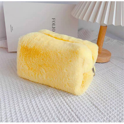 Пухнаста, стильна жіноча косметичка пенал, жовта подарунок на 8 березня, для мами, сестри, подруги